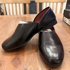 Slipper International Black Slip-On Leather Loafers